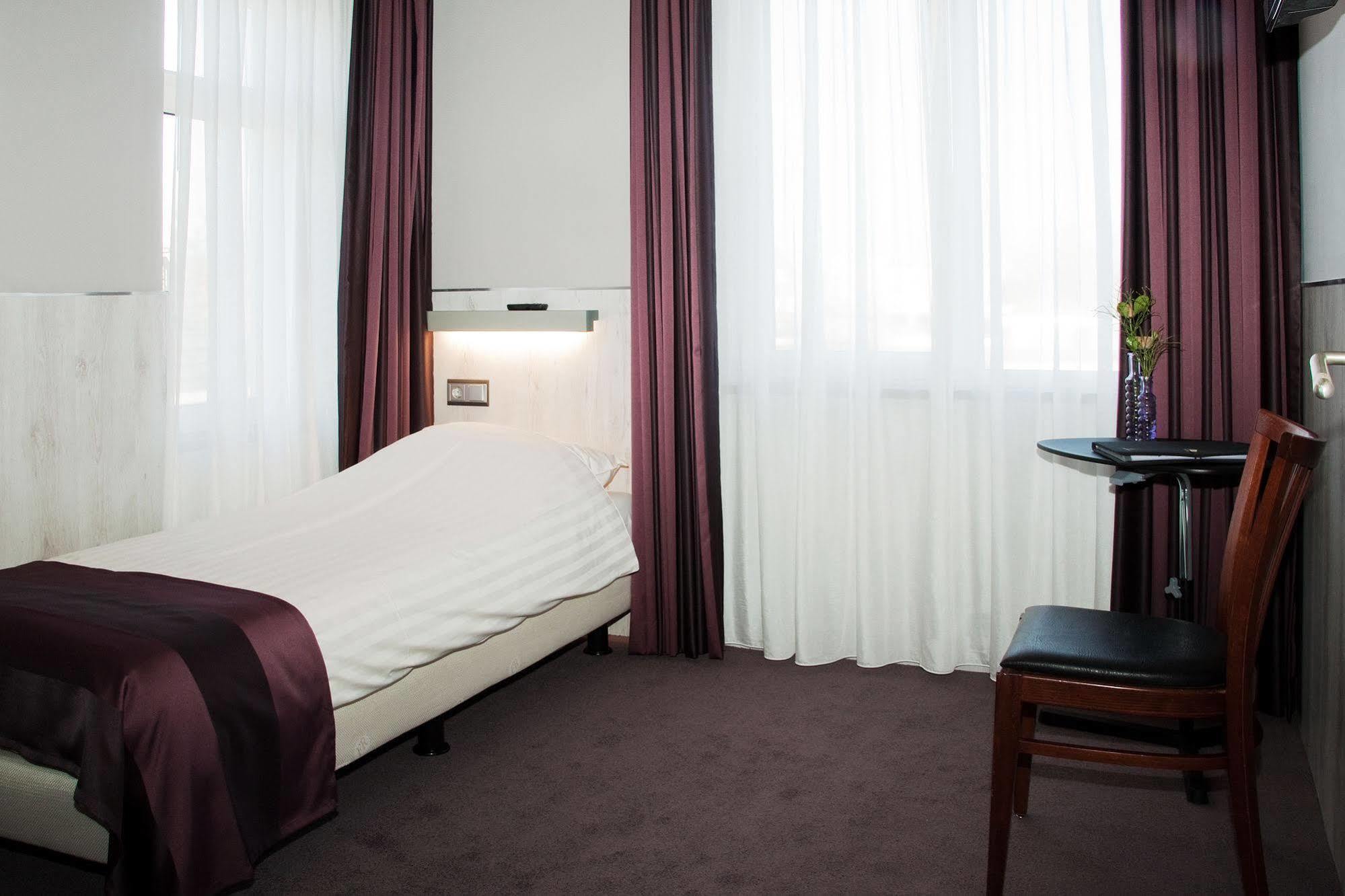 Hotel Brabant 힐바렌빅 외부 사진